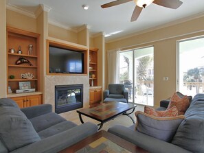 TV, DVD player, table football - Life's A Beach - Dbts (Destin)