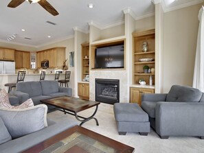 TV, DVD player, foosball - Life's A Beach - Dbts (Destin)