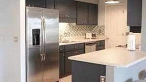 Full-sized fridge, microwave, dishwasher, cookware/dishes/utensils - 16 Palms (Panama City Beach)