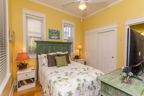 4 bedrooms, iron/ironing board, wired Internet