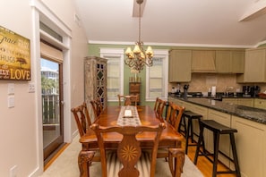 Full-size fridge, microwave, dishwasher, cookware/dishes/utensils