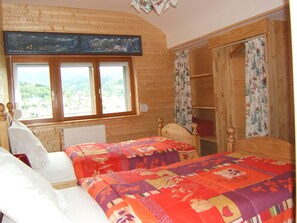 3 bedrooms, iron/ironing board, travel crib, free WiFi