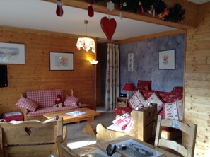 TV, DVD player, foosball, books - Charming 4* chalet with panoramic view, south-facing, sleeps 6. (Gérardmer)