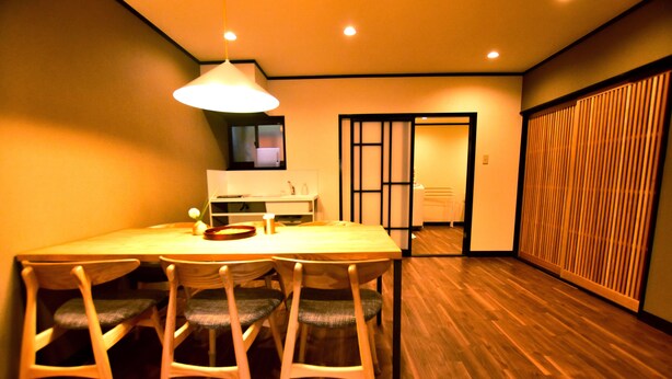 Resortwoning (Japanese Style) | Dineren op de kamer