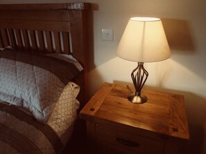 4 habitaciones, tabla de planchar con plancha, internet y ropa de cama 