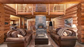 TV connectée, cheminée, lecteur de DVD, table de tennis de table