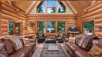 TV connectée, cheminée, lecteur de DVD, table de tennis de table