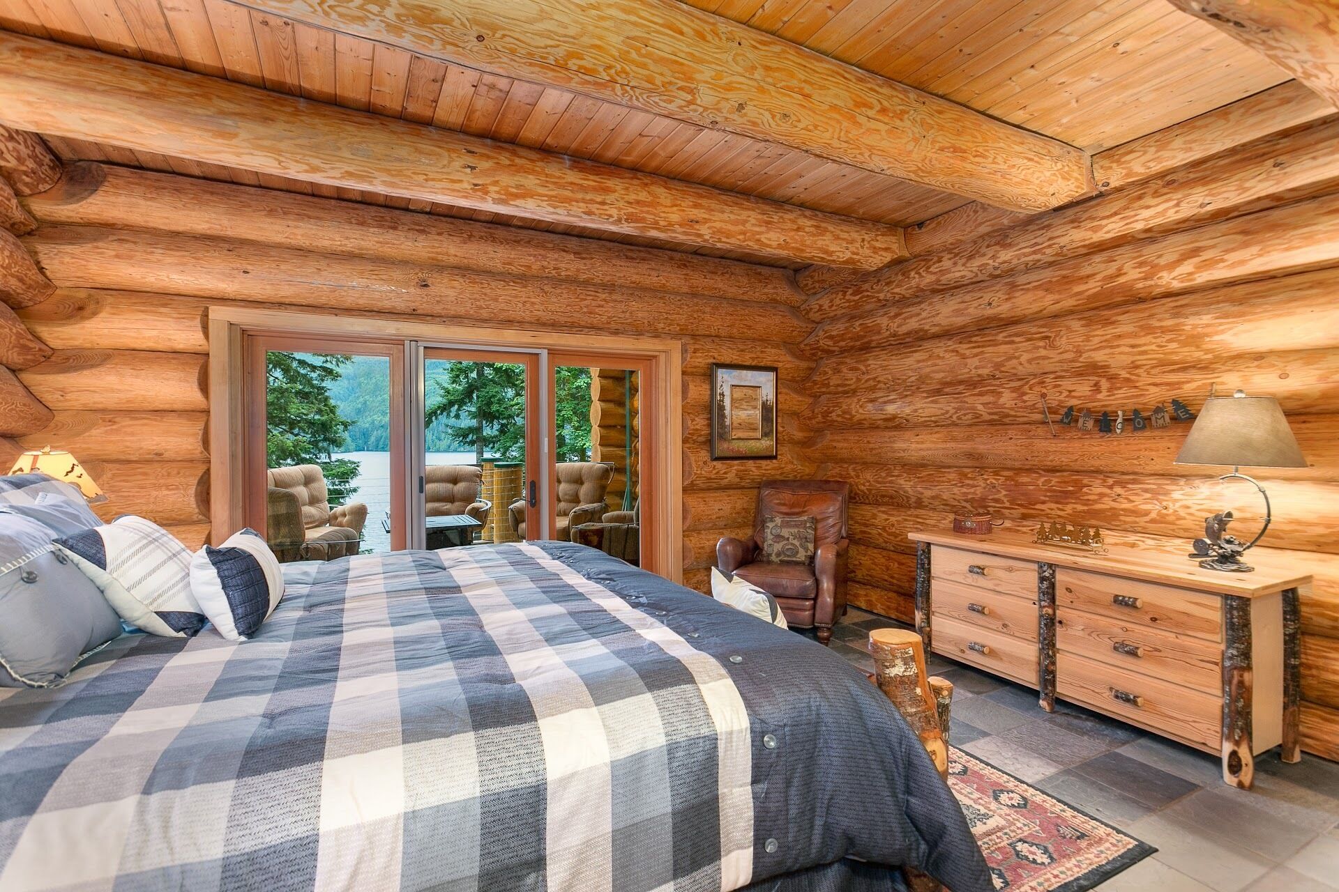 4 bedrooms, travel cot, free WiFi, bed sheets