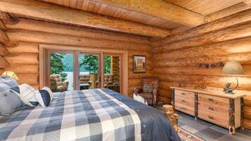 4 bedrooms, travel cot, free WiFi, bed sheets