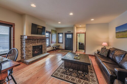 Well Appointed Vacation House in Ennis only 3 blocks from Main St.