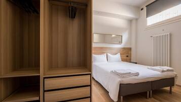 Apartment, 3 Bedrooms | In-room safe, desk, soundproofing, iron/ironing board