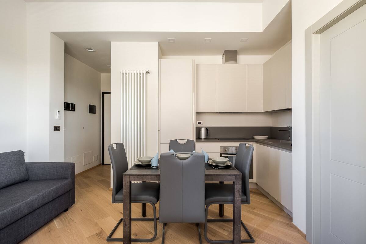 Deluxe appartement, 1 slaapkamer | Privékeuken | Een koelkast, een kookplaat, een waterkoker, een broodrooster