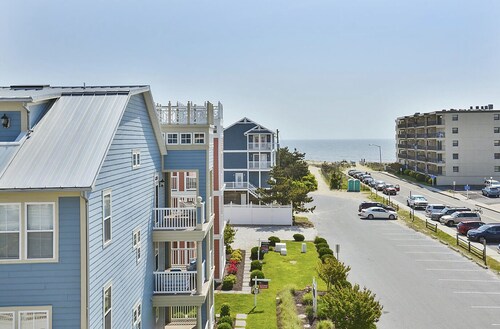Oceanside Amazing Home in Beaches of Fenwick Island. 6 Bedrooms/4.5 Baths
