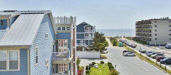 Oceanside Amazing Home in Beaches of Fenwick Island. 6 Bedrooms/4.5 Baths