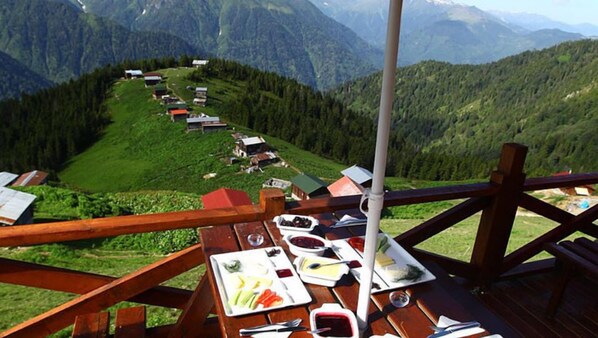 Free daily full breakfast - Pokut Doga Konuk Evi (Camlihemsin)