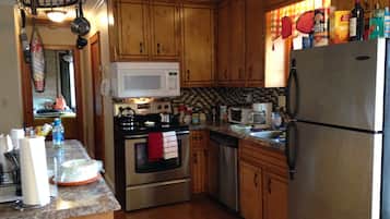 冰箱、微波炉、烤箱、炉灶