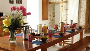 Se sirven cenas y cocina regional