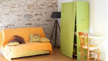 Vierpersoonskamer (Jonquille) | Individueel gedecoreerd, individueel gemeubileerd