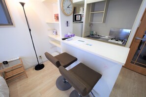 Fridge, microwave - Always Stay Dotonbori405 PH222 (Osaka)