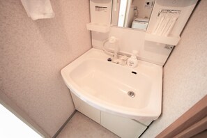 Standard Room, 1 Bedroom | Bathroom sink