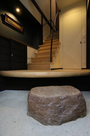 하우스 (Private Vacation Home) | 거실 공간 | 평면 TV