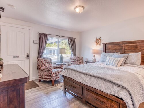 # 3 Humpback @ Whale Inn