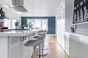 Fridge, microwave, oven, stovetop - Sunny Family Home in Heart of Kitsilano with Mountain Views (Vancouver)