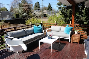 Property grounds - Sunny Family Home in Heart of Kitsilano with Mountain Views (Vancouver)
