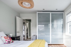 4 slaapkamers, een strijkplank/strijkijzer, wifi, beddengoed