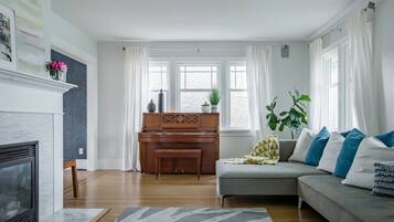 Smart TV, fireplace, DVD player, offices