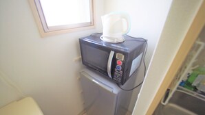 Standard Room, 1 Bedroom | Microwave