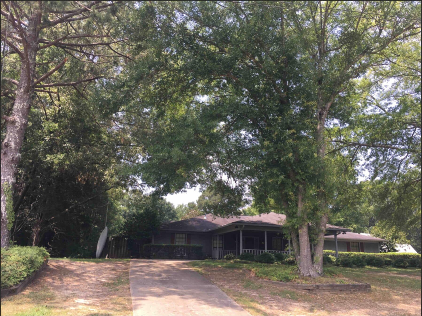 Family House spaciously sleeps 12+ /5 bedrooms/ 3.5 baths/near MSU & downtown