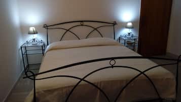 Double Room | Minibar, free cots/infant beds, rollaway beds, free WiFi