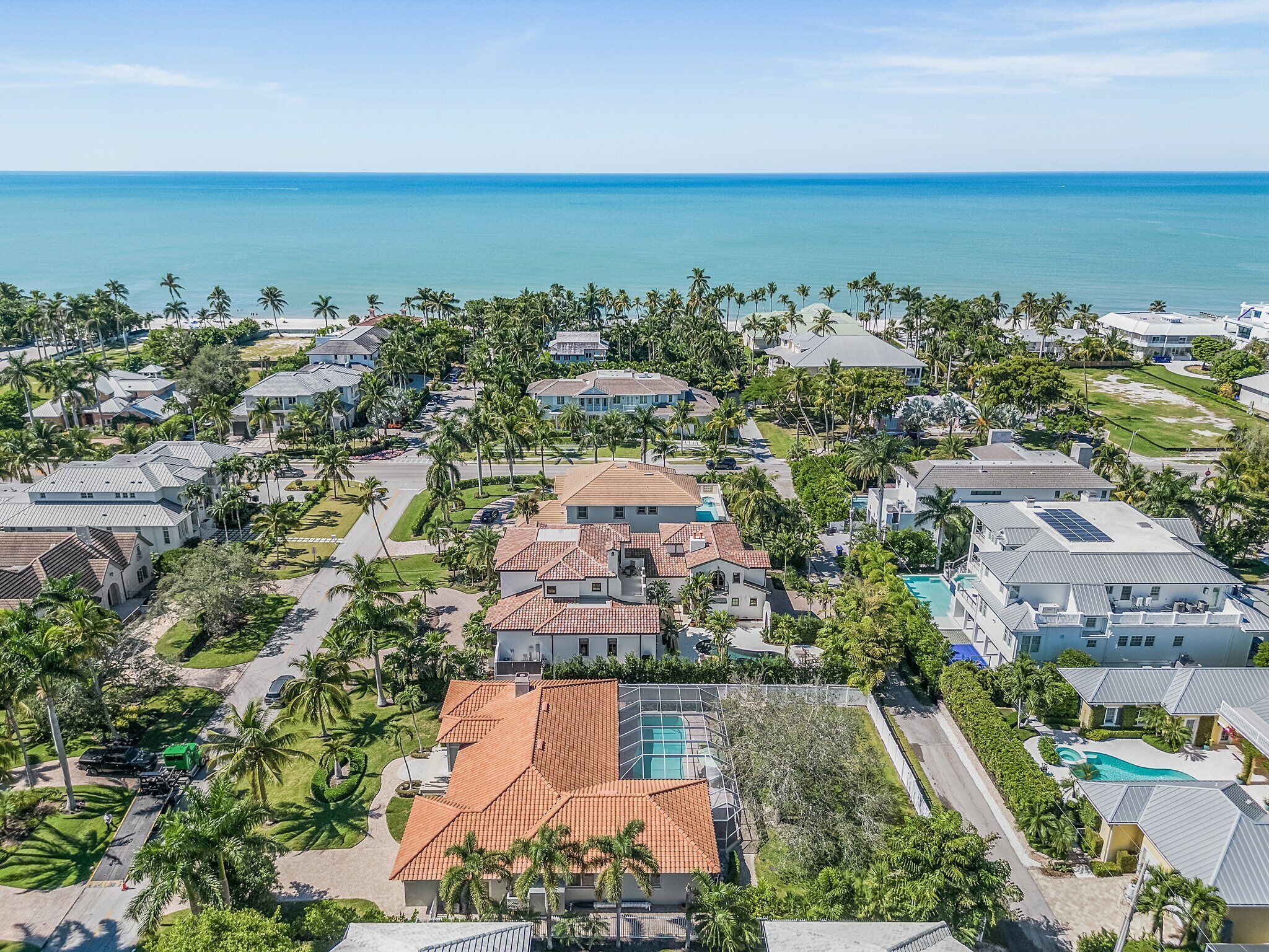 Old Naples Luxury 4BR Home - Truly Close to Beach & 5th Ave