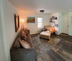 Smart TV, fireplace, books, stereo - 
Private river access. Fisherman paradise!  World Class Skiing and Biking! (Glenwood Springs)
