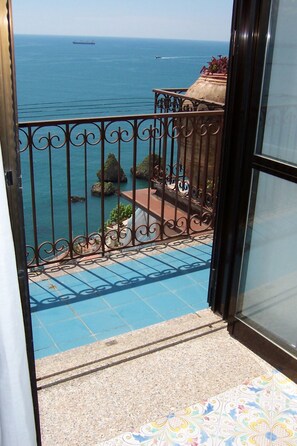 Chambre Familiale | Vue depuis le balcon