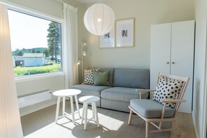 Deluxe Cabin | Living area | TV