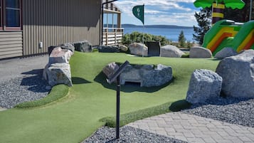 Mini-golf
