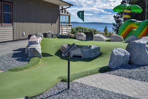 Mini-golf
