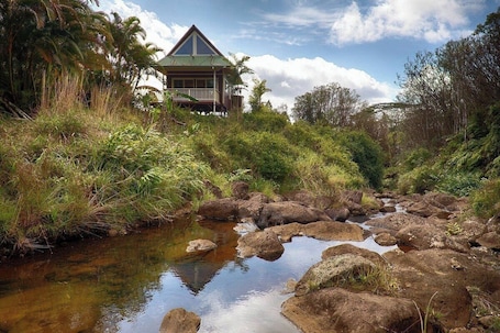 Exterior. A Rainforest Eco-Lodge on the Hamakua Coast