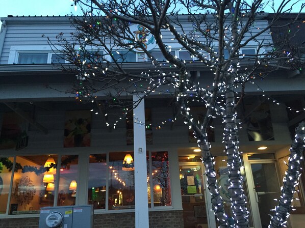 Exterior detail - Aquamarine CUTE STUDIO ON THE MALL (Kodiak)