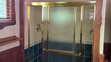 Shower, jetted tub, hair dryer, towels