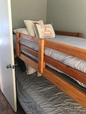 5 chambres, fer et planche à repasser, Wi-Fi, draps fournis