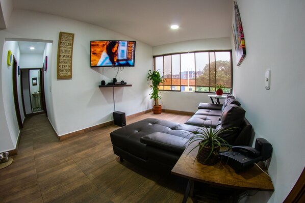 TV - Carlito′s Way Food & lodging (Envigado)