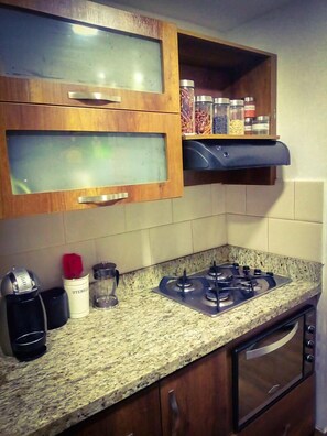 Fridge, oven, stovetop, coffee/tea maker - Carlito′s Way Food & lodging (Envigado)