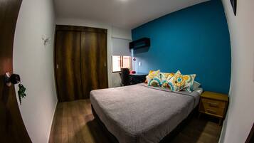 1 habitación, tabla de planchar con plancha, wifi y ropa de cama