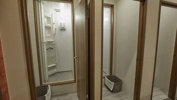 Shower, hair dryer, shampoo, toilet paper