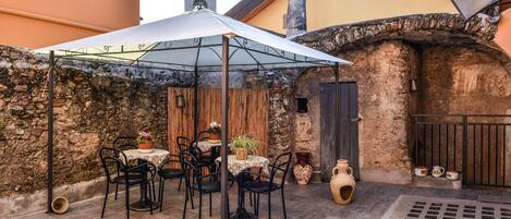 Chambre familiale (Stanza del Paese) | Terrasse/patio