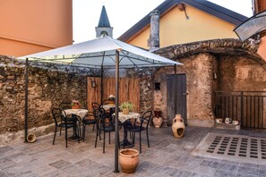 Family Room (Stanza del Paese) | Terrace/patio