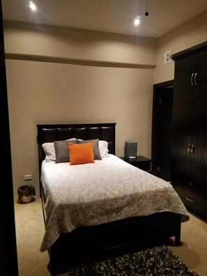 2 dormitorios, tabla de planchar con plancha, wifi y ropa de cama